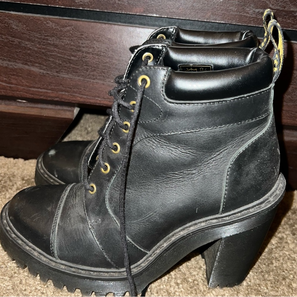 Dr. Martens Averil Women’s Black Leather Heeled Ankle Boots